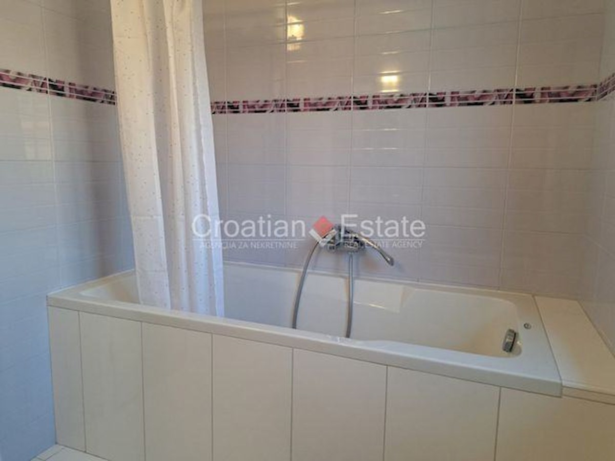 Appartement À louer - SPLITSKO-DALMATINSKA SPLIT