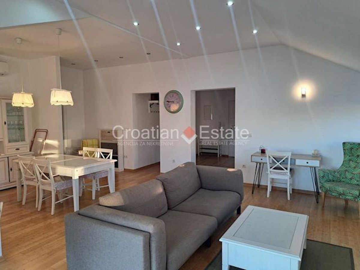 Appartement À louer - Splitsko-dalmatinska Split - foto 2/17
