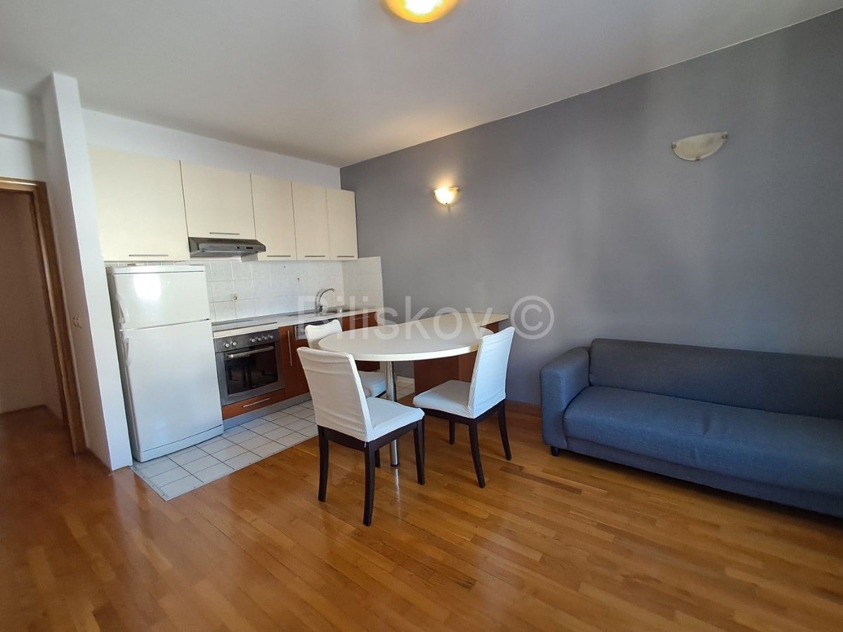 Appartement À louer - Splitsko-dalmatinska Split - foto 1/9