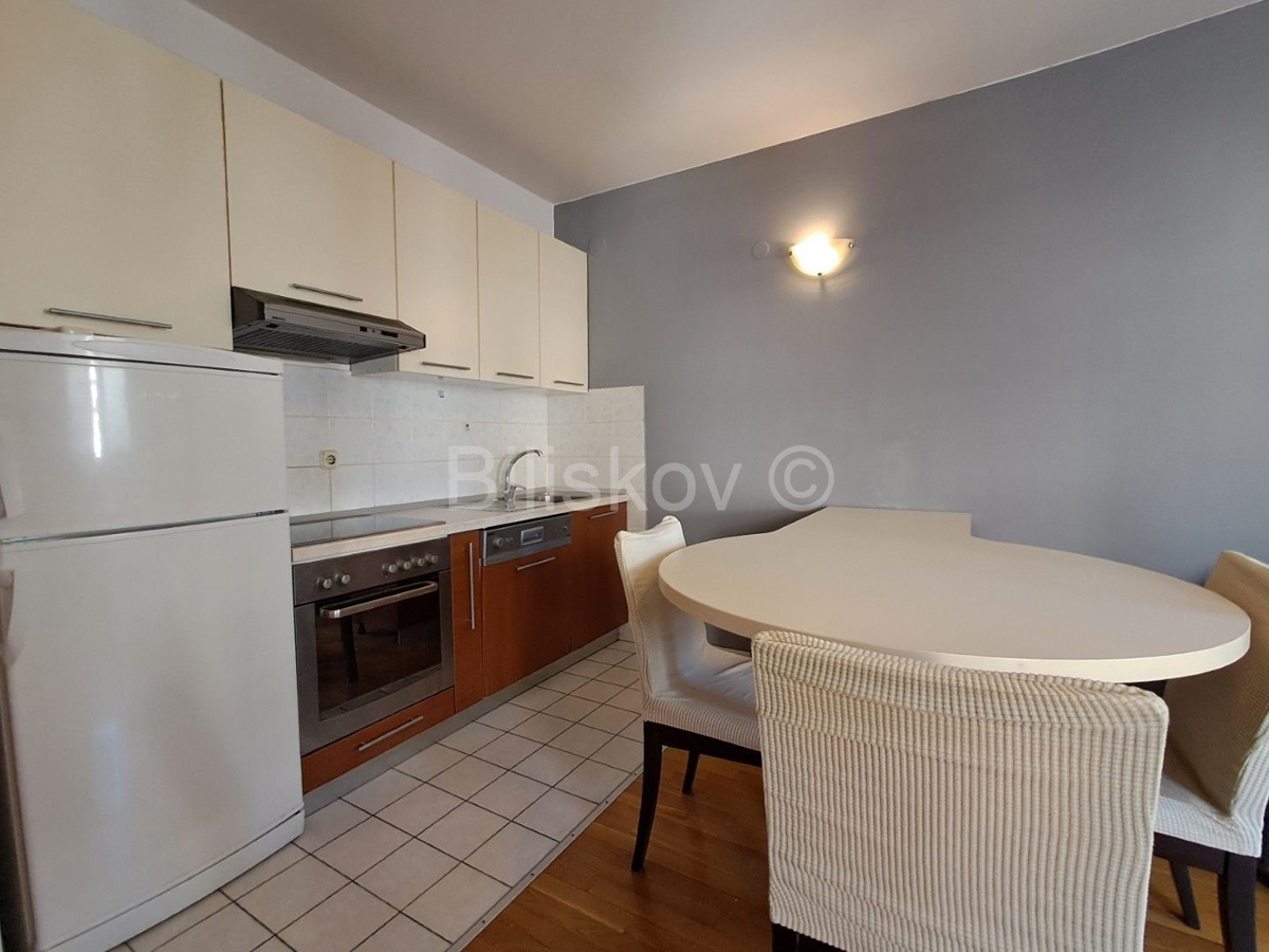 Appartement À louer - Splitsko-dalmatinska Split - foto 3/9