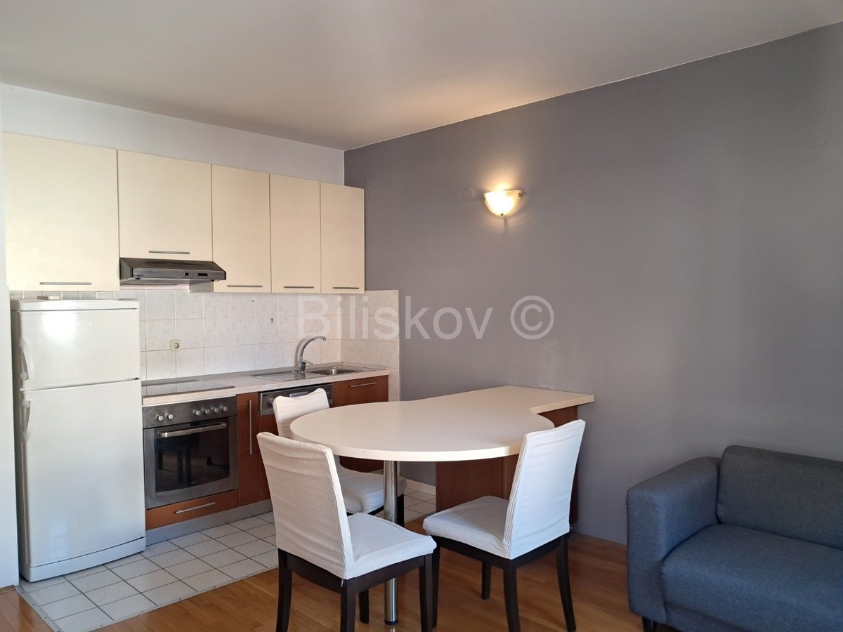 Appartement À louer - Splitsko-dalmatinska Split - foto 4/9