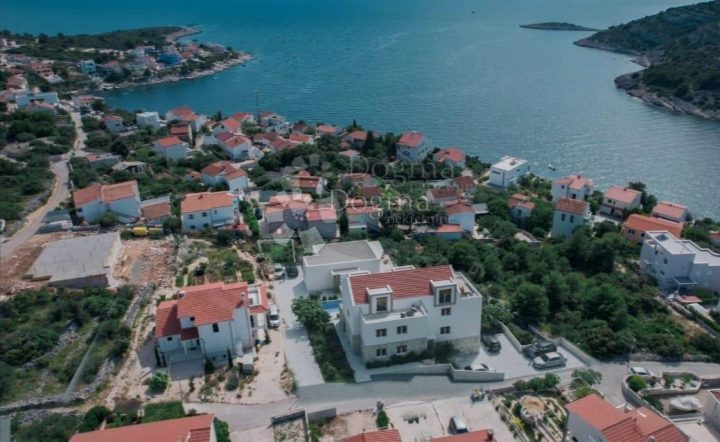 Land for sale 1033 m² – Rogoznica