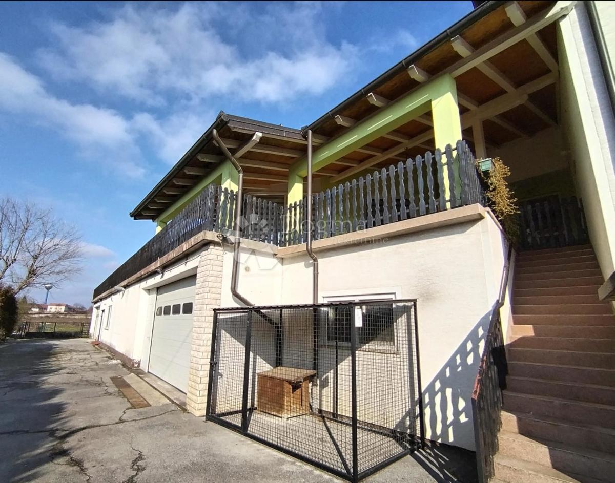 Maison À vendre - ZAGREBAČKA DUBRAVA
