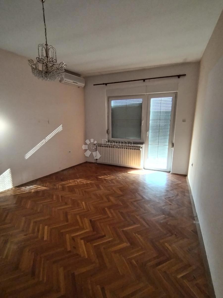 Maison À vendre - ZAGREBAČKA DUBRAVA