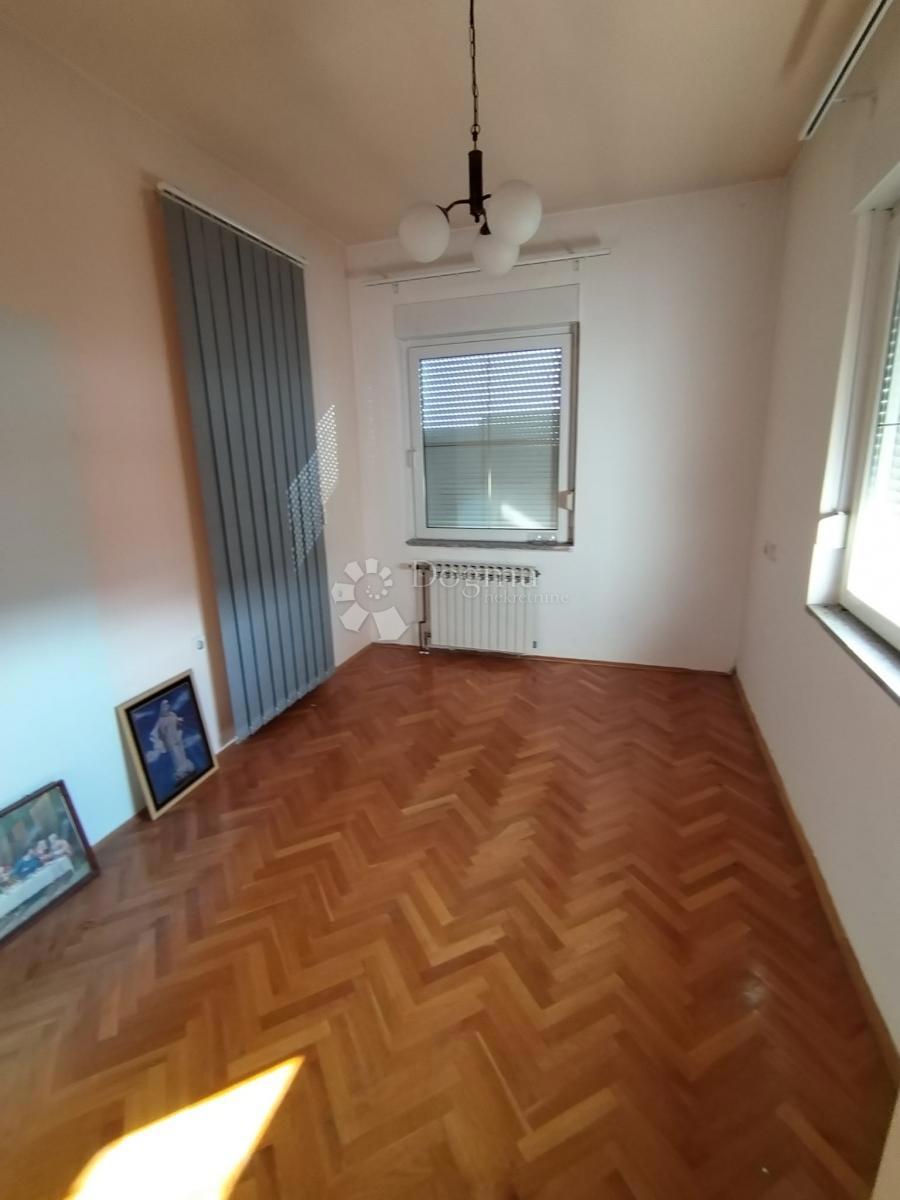 Maison À vendre - ZAGREBAČKA DUBRAVA