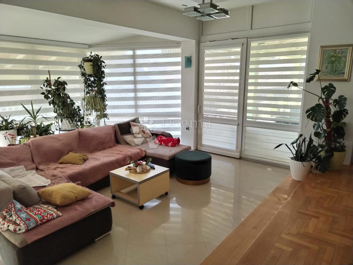 Maison À vendre - ZAGREBAČKA DUBRAVA