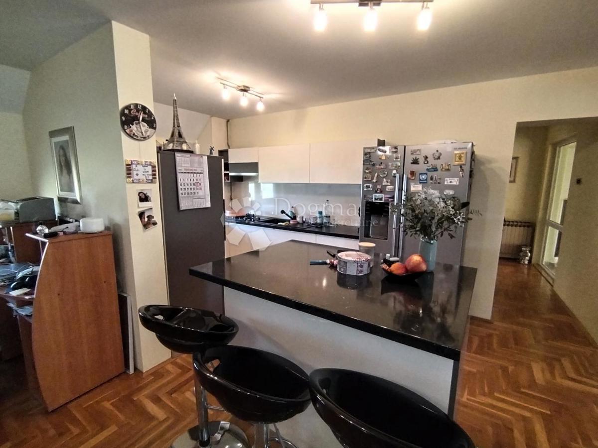 Maison À vendre - ZAGREBAČKA DUBRAVA