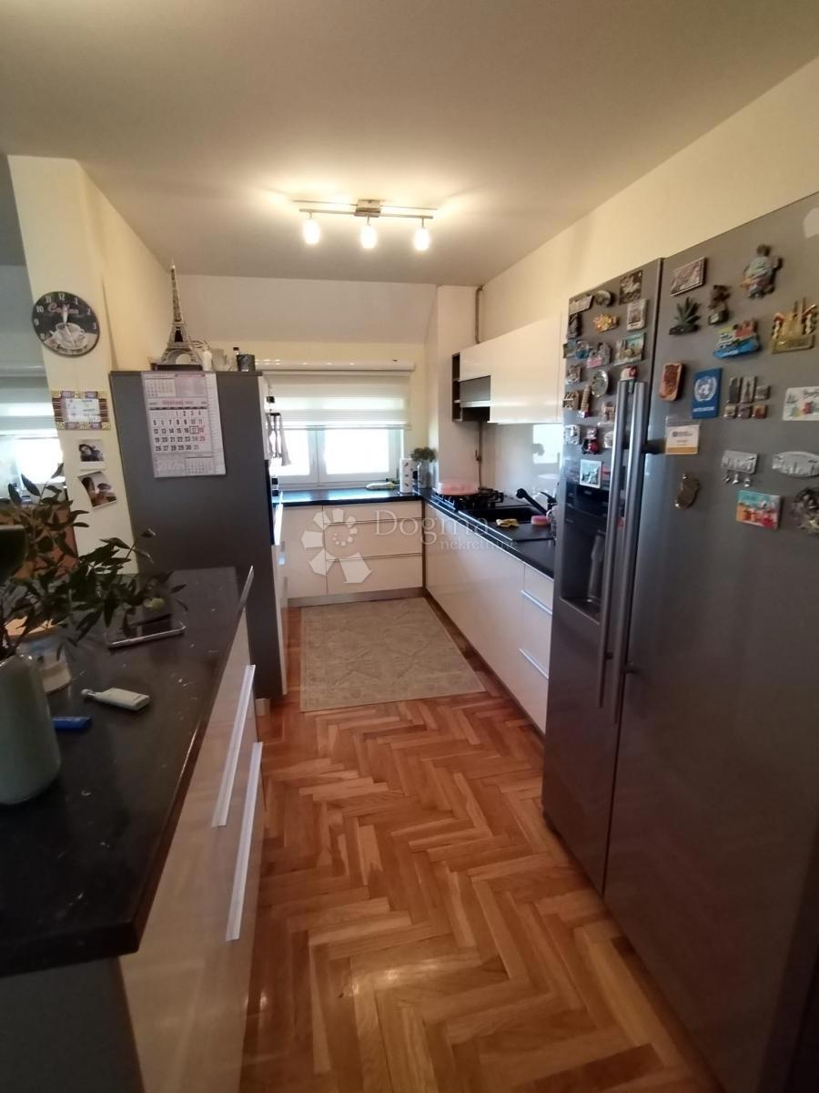 Maison À vendre - ZAGREBAČKA DUBRAVA