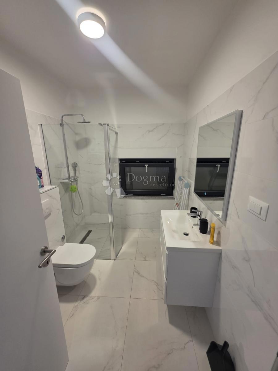 Apartment Zu verkaufen - ŠIBENSKO-KNINSKA ROGOZNICA