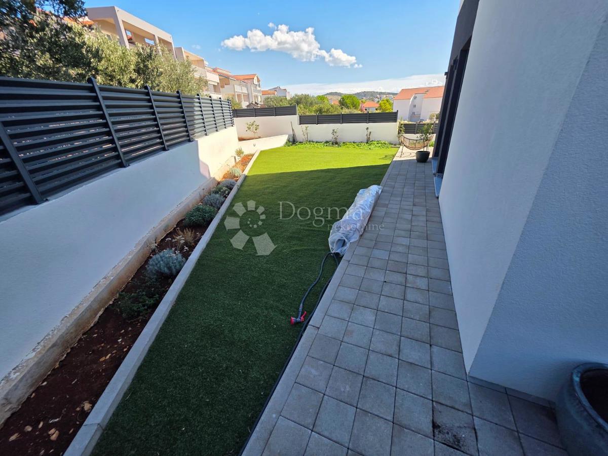 Apartment Zu verkaufen - ŠIBENSKO-KNINSKA ROGOZNICA