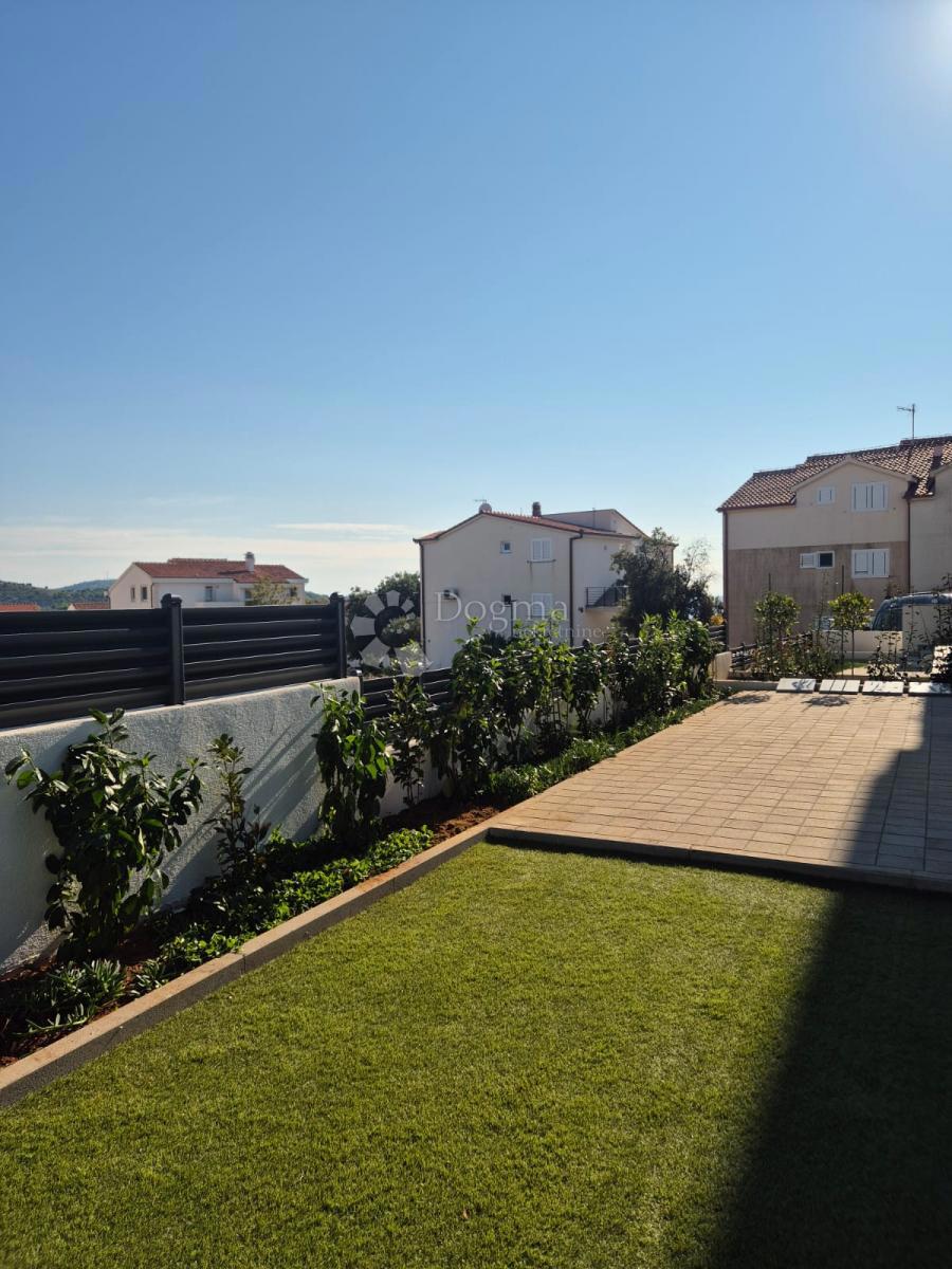 Apartment Zu verkaufen - ŠIBENSKO-KNINSKA ROGOZNICA