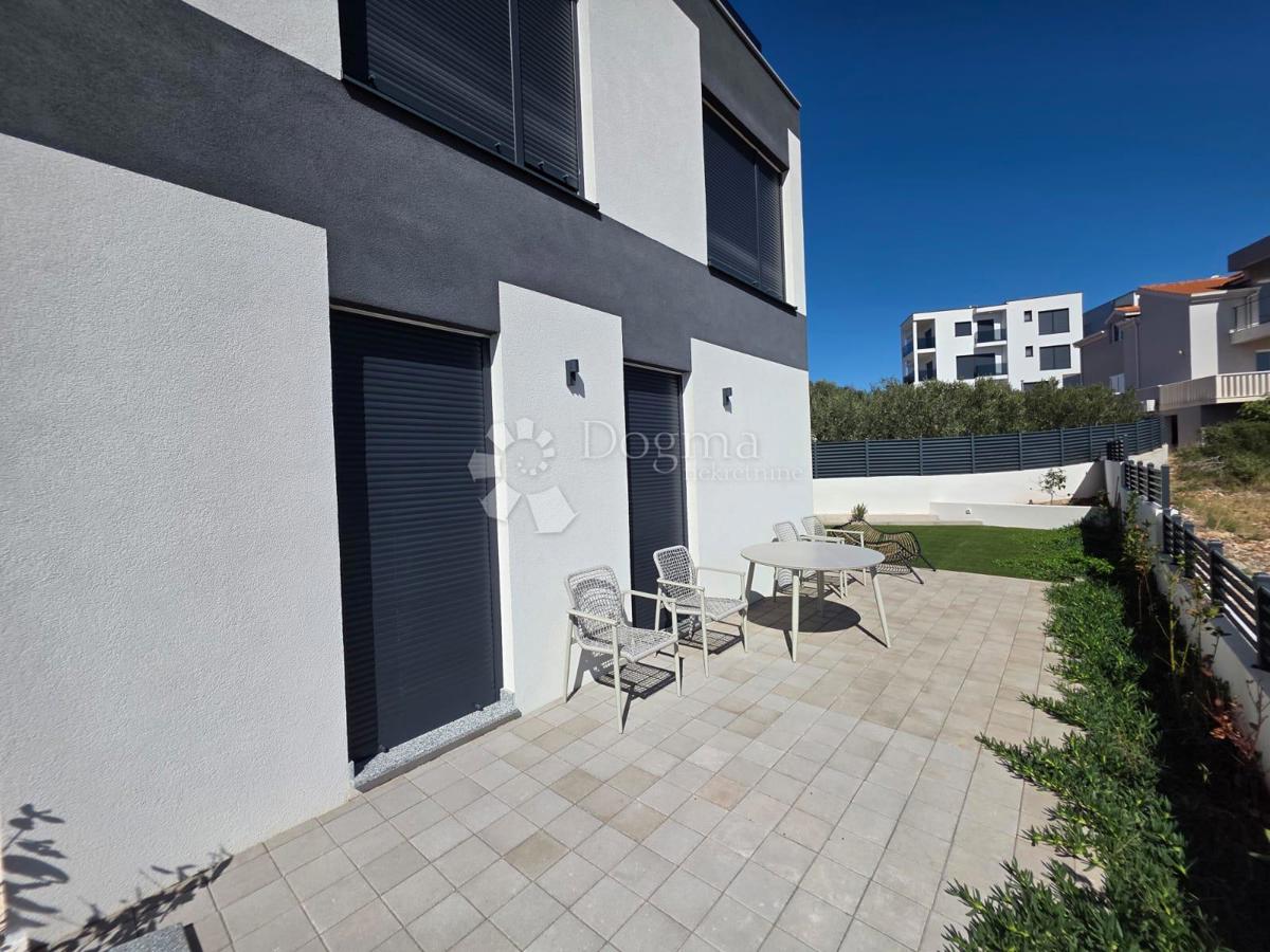 Apartment Zu verkaufen - ŠIBENSKO-KNINSKA ROGOZNICA