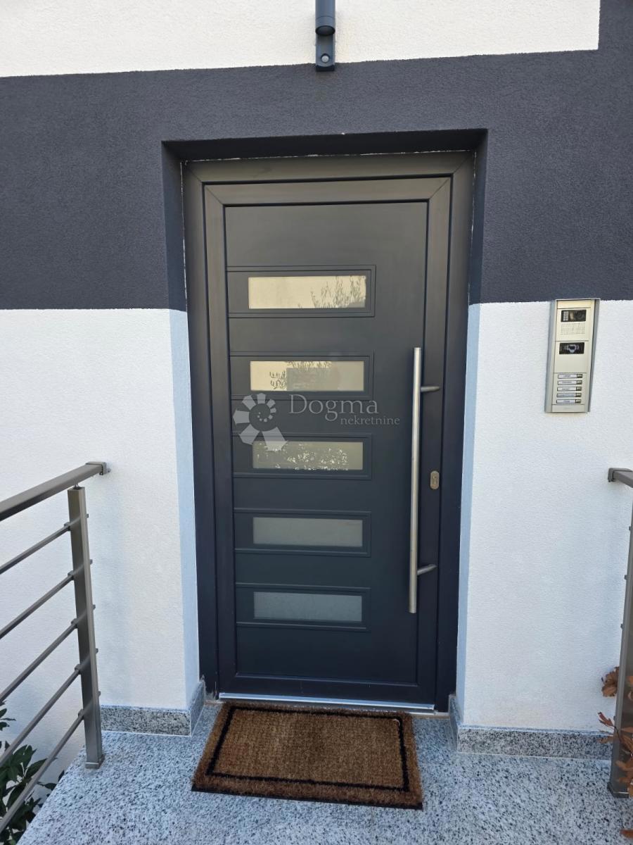 Apartment Zu verkaufen - ŠIBENSKO-KNINSKA ROGOZNICA