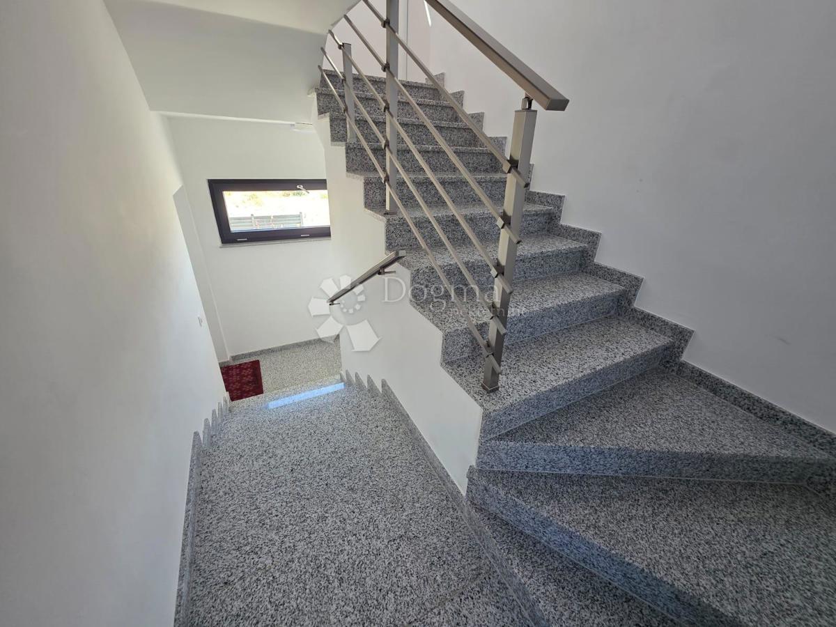 Apartment Zu verkaufen - ŠIBENSKO-KNINSKA ROGOZNICA