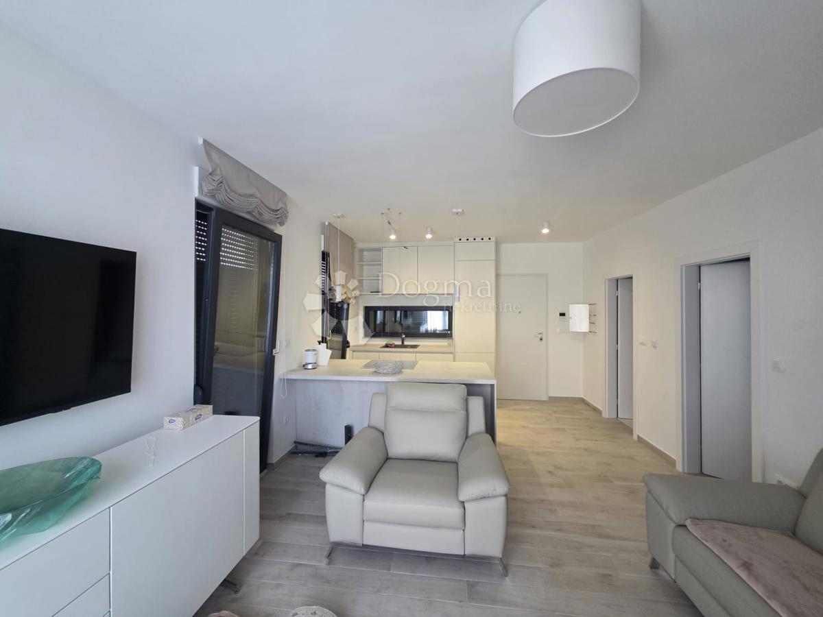 Apartment Zu verkaufen - ŠIBENSKO-KNINSKA ROGOZNICA