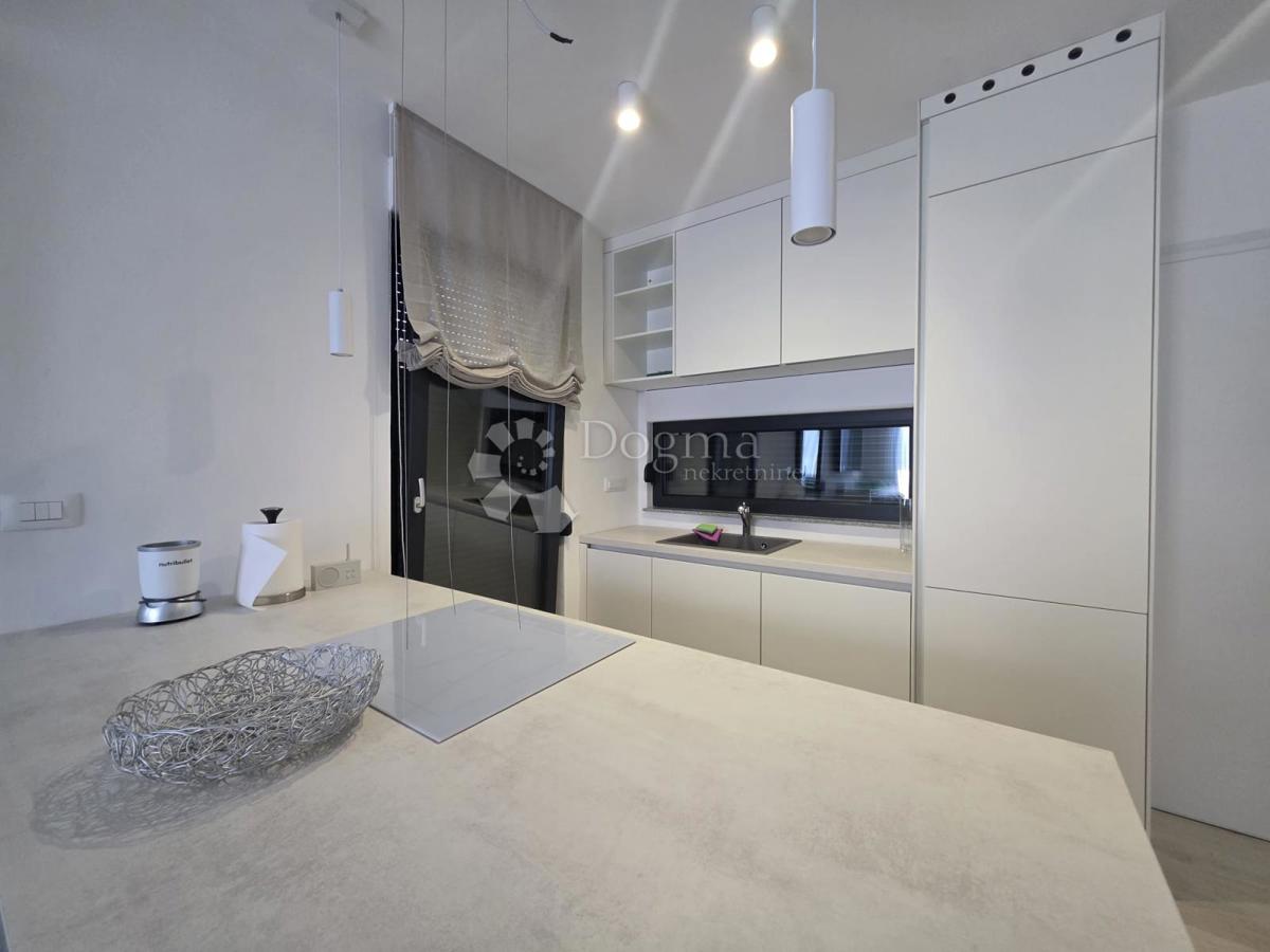 Apartment Zu verkaufen - ŠIBENSKO-KNINSKA ROGOZNICA