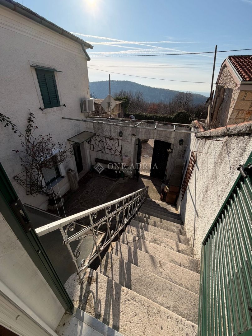 Hiša Na predaj - PRIMORSKO-GORANSKA VINODOLSKA OPĆINA