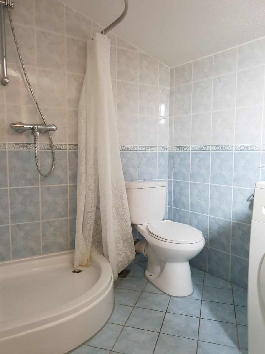 Casa In vendita - ŠIBENSKO-KNINSKA ROGOZNICA