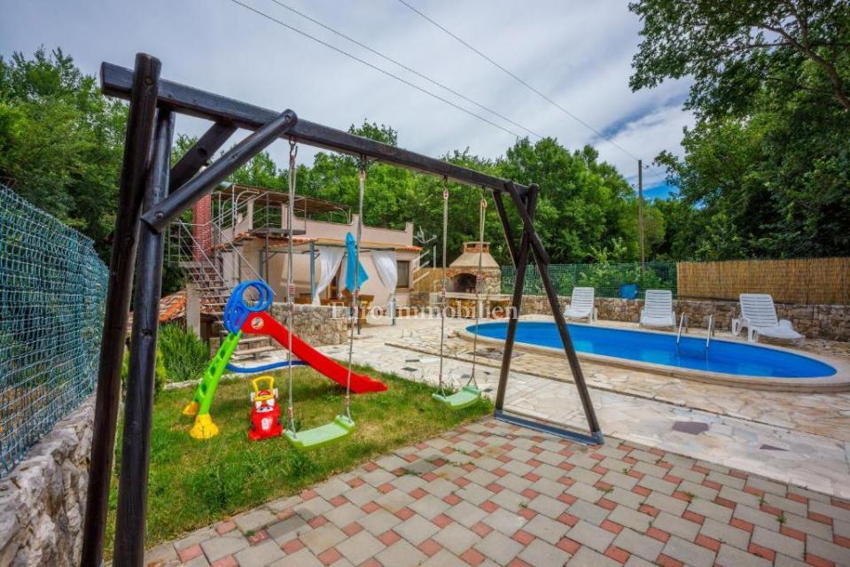 Hiša Na predaj - PRIMORSKO-GORANSKA VINODOLSKA OPĆINA