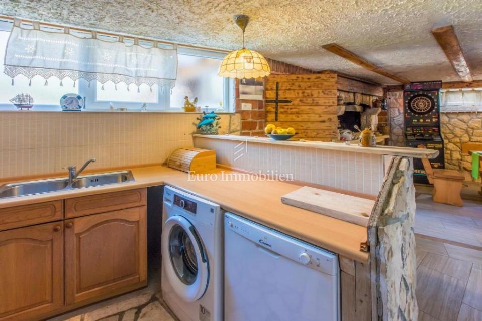 Hiša Na predaj - PRIMORSKO-GORANSKA VINODOLSKA OPĆINA