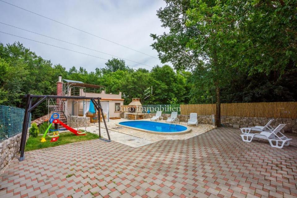 Hiša Na predaj - PRIMORSKO-GORANSKA VINODOLSKA OPĆINA
