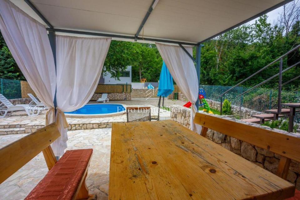 Hiša Na predaj - PRIMORSKO-GORANSKA VINODOLSKA OPĆINA