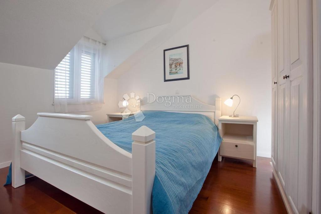 House For sale - SPLITSKO-DALMATINSKA BAŠKA VODA