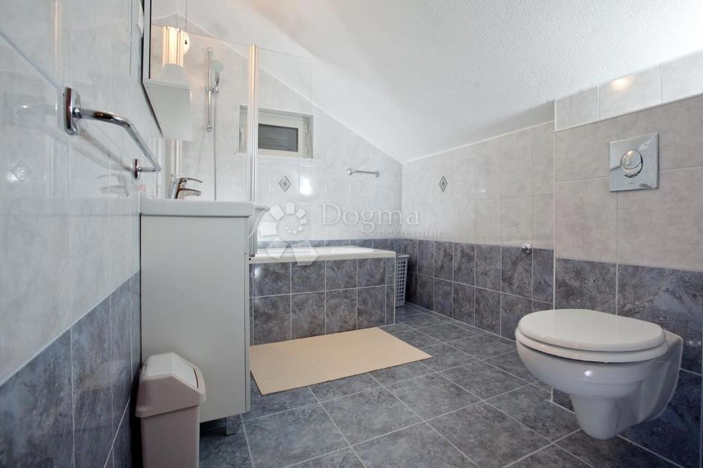 House For sale - SPLITSKO-DALMATINSKA BAŠKA VODA