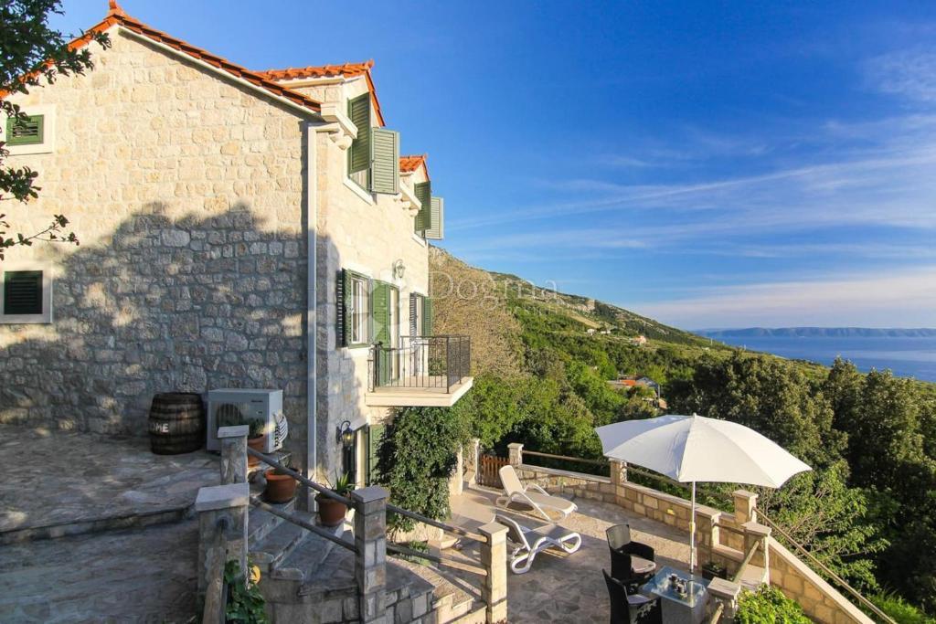 House For sale - SPLITSKO-DALMATINSKA BAŠKA VODA