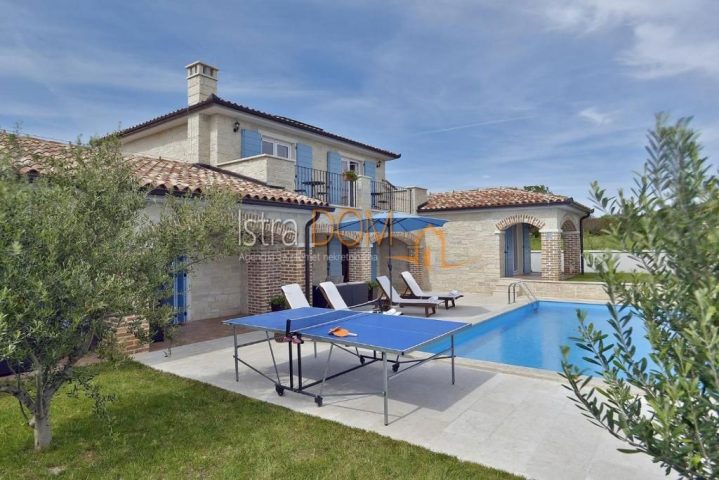 Hiša na predaj 440 m² – Medulin