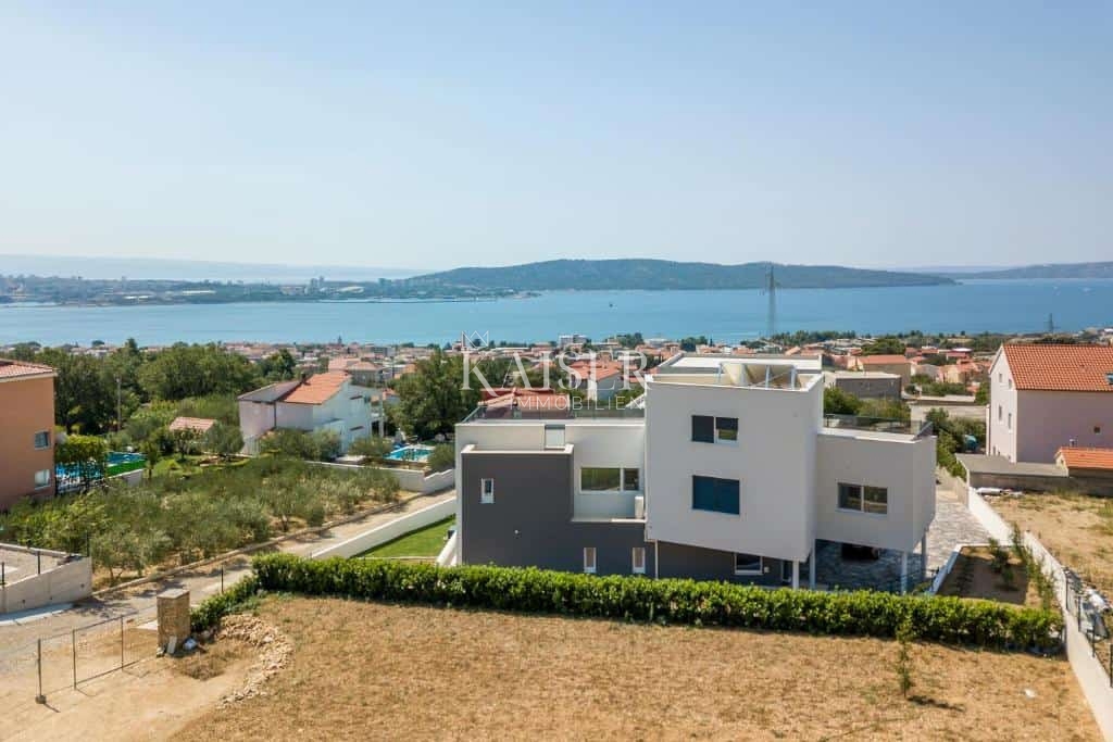 Casa In vendita - SPLITSKO-DALMATINSKA SPLIT