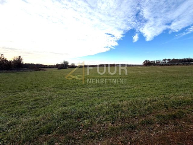 Zemljište na prodaju 32619 m² – Kaštelir
