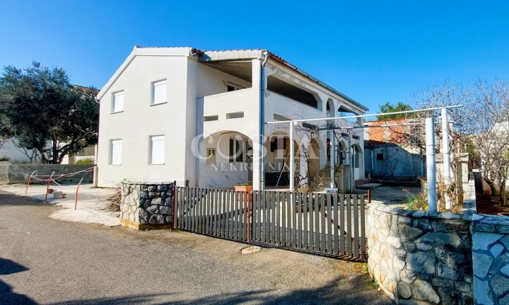 Dům na prodej 222 m² – Vir