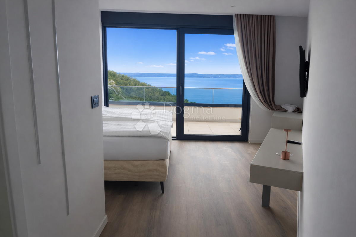 House For sale - SPLITSKO-DALMATINSKA BAŠKA VODA