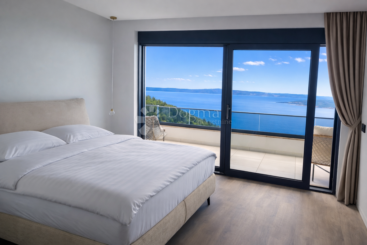 House For sale - SPLITSKO-DALMATINSKA BAŠKA VODA