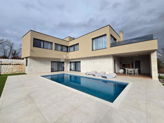 Casa in vendita 370 m² – Tinjan