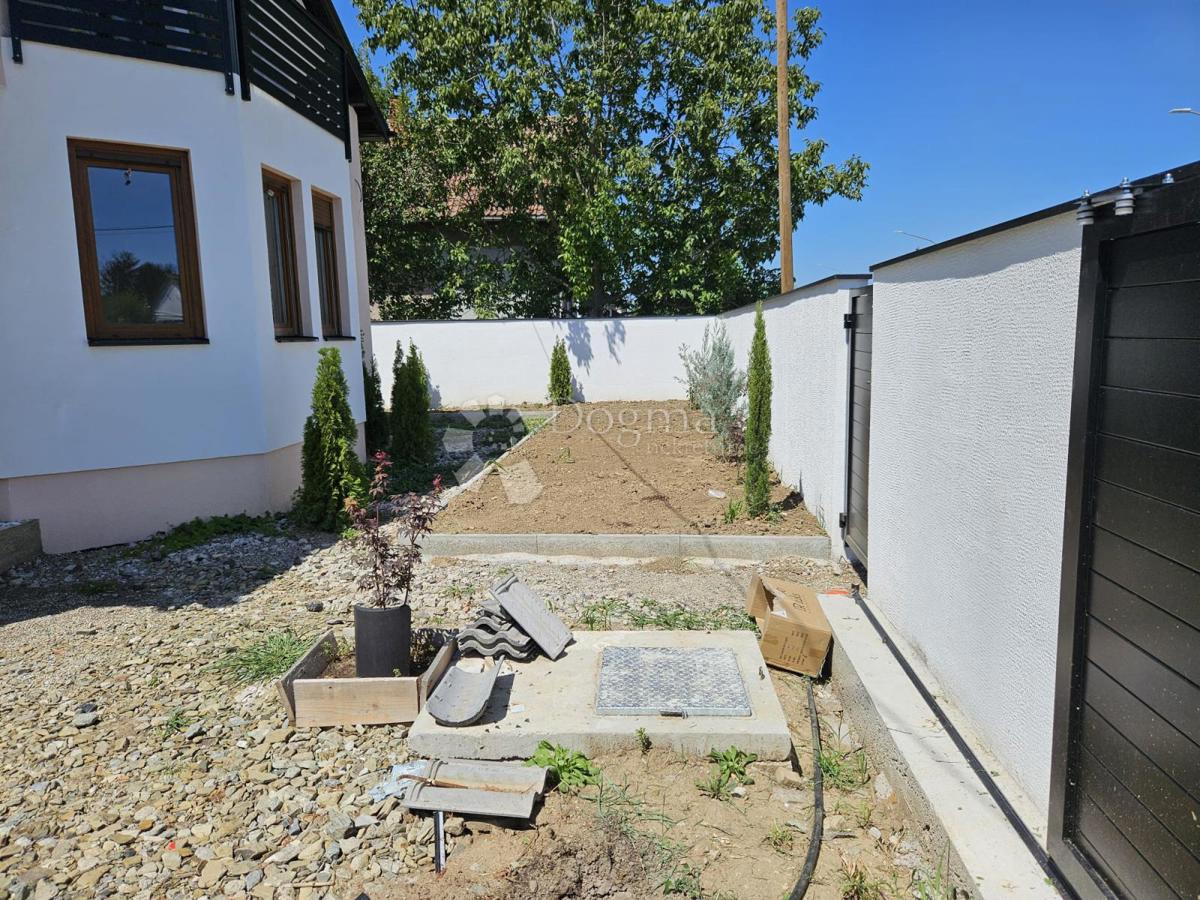 Kuća Na prodaju - OSJEČKO-BARANJSKA OSIJEK