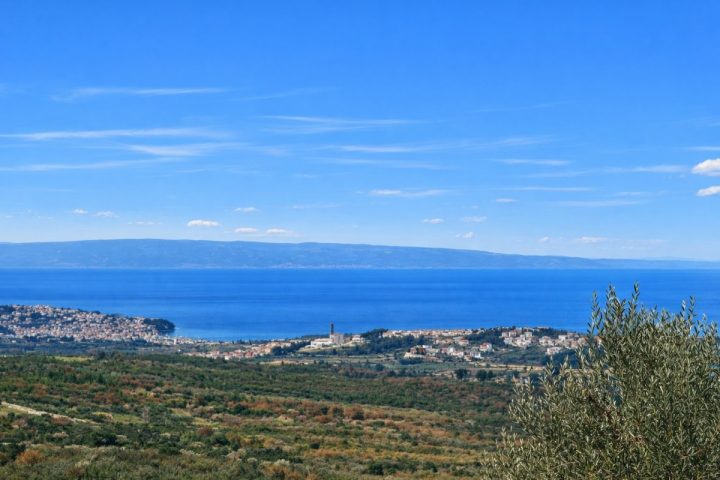 Zemljište na prodaju 2200 m² – Split
