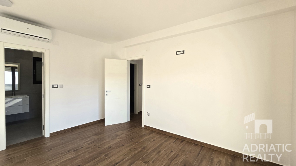 House For sale - ŠIBENSKO-KNINSKA VODICE