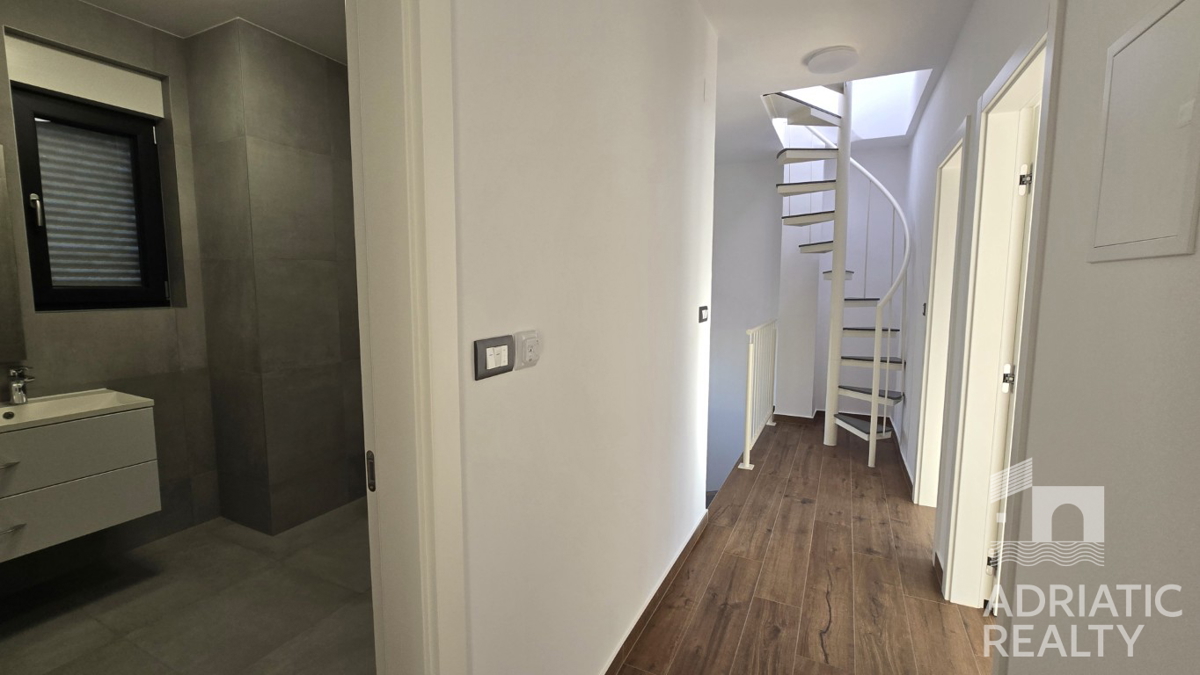 House For sale - ŠIBENSKO-KNINSKA VODICE