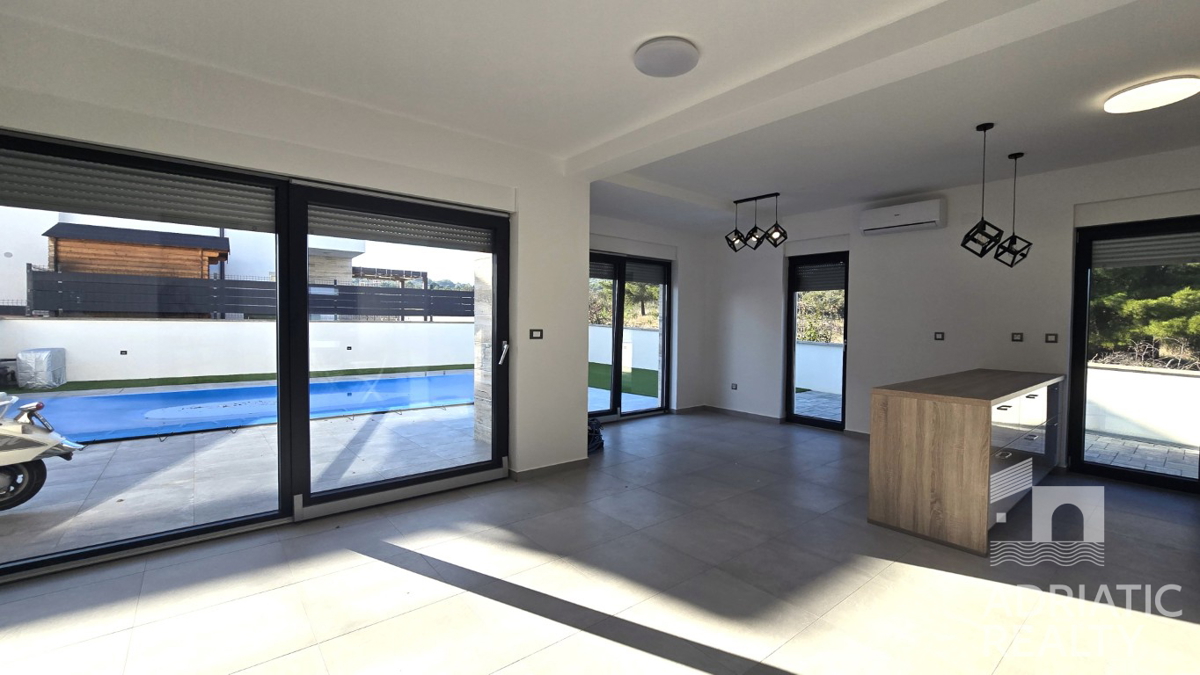 House For sale - ŠIBENSKO-KNINSKA VODICE