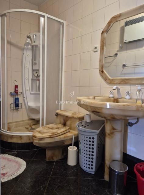 Appartement À vendre - ŠIBENSKO-KNINSKA PIROVAC
