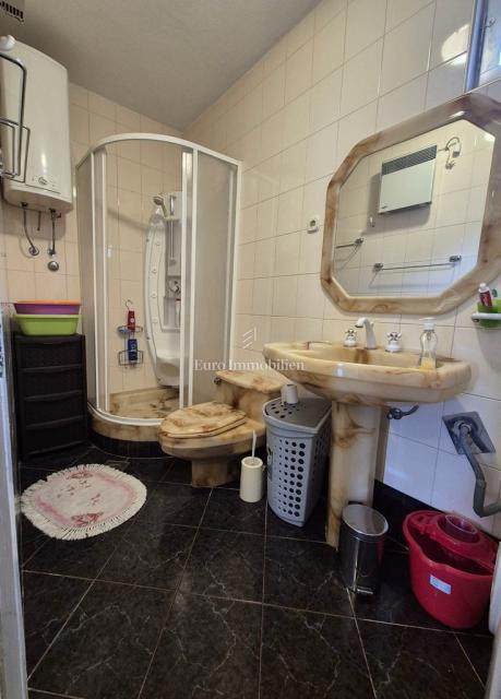 Appartement À vendre - ŠIBENSKO-KNINSKA PIROVAC