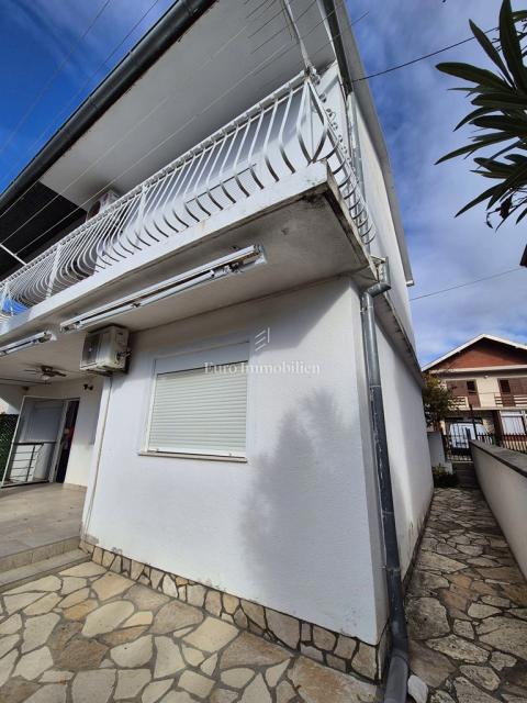 Appartement À vendre - ŠIBENSKO-KNINSKA PIROVAC