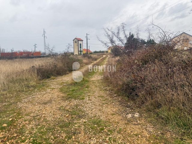 Działka na sprzedaż 1143 m² – Polača