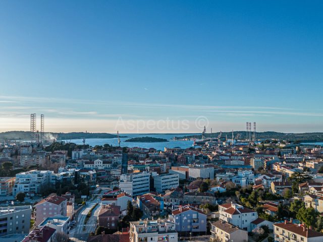 Locaux commerciaux à louer 4 m² – Pula