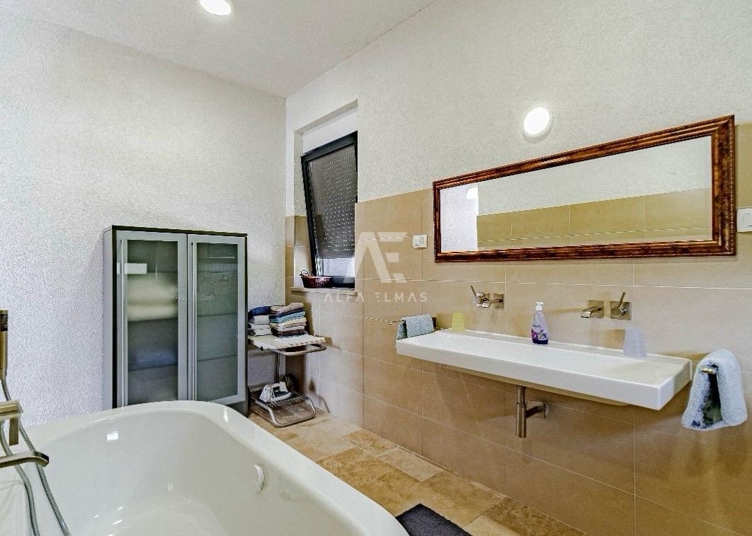 Haus Zu verkaufen - DUBROVAČKO-NERETVANSKA OREBIĆ