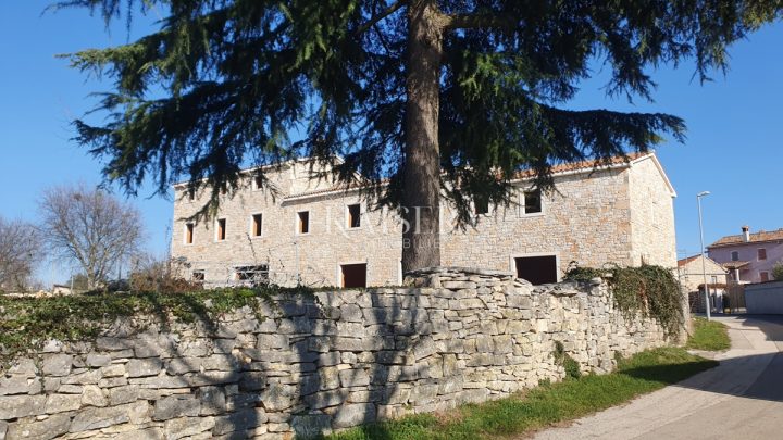 Haus zu verkaufen 558 m² – Sveti Lovreč