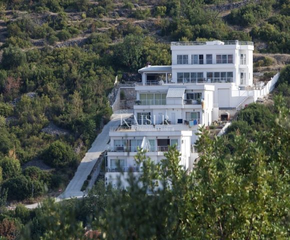 Dom na predaj 300 m² – Vis