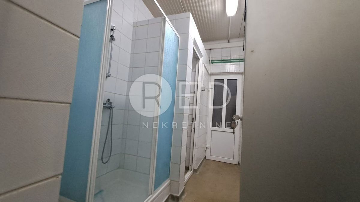 Locaux commerciaux À vendre - POŽEŠKO-SLAVONSKA POŽEGA